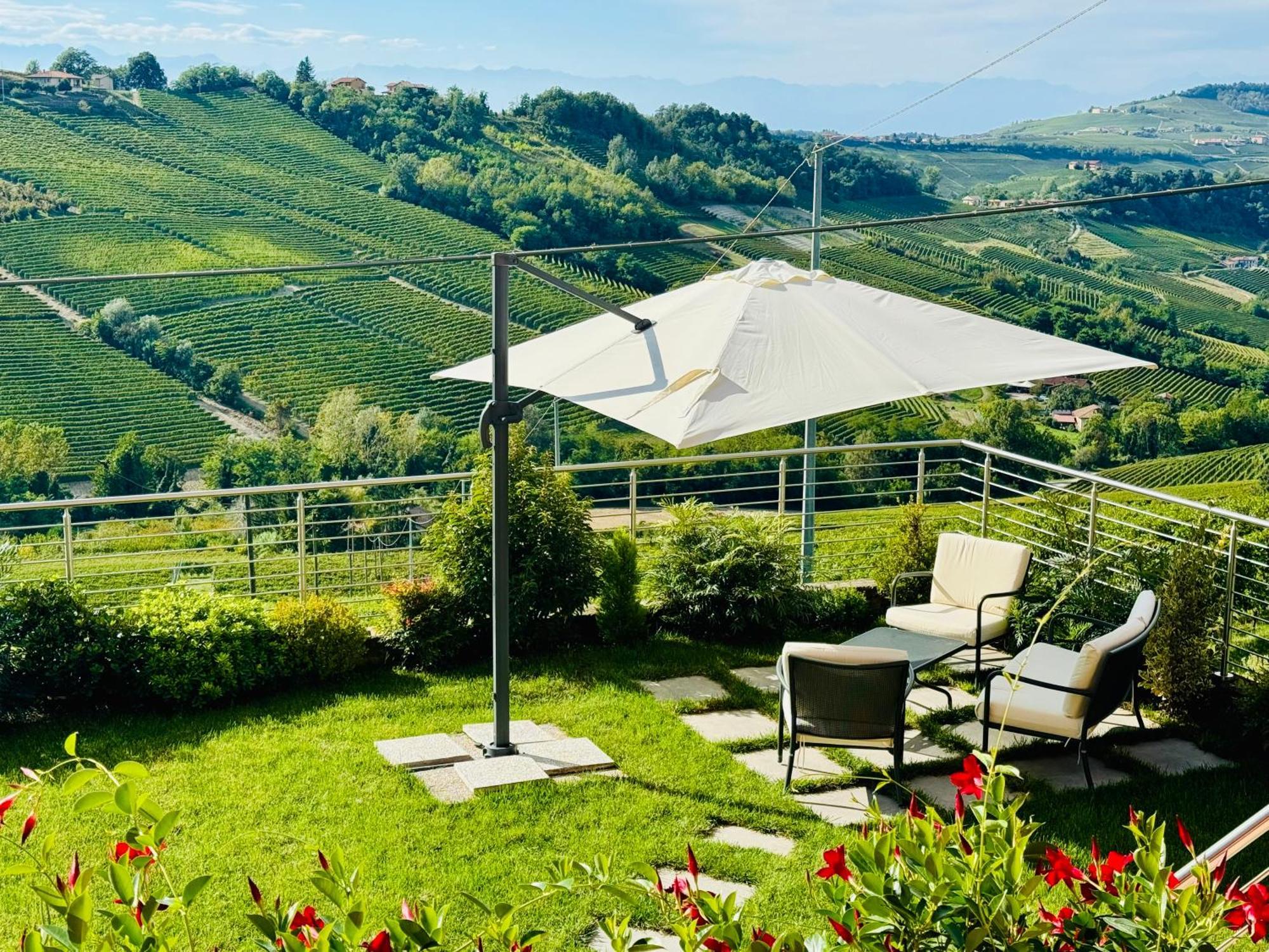 Casa Rafanelli Appartement Monforte dʼAlba Buitenkant foto